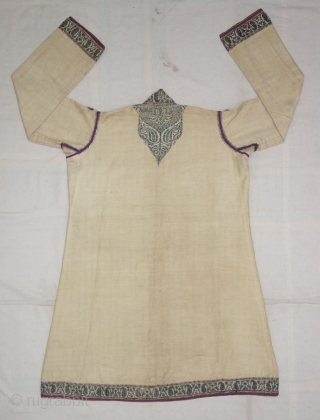 Choga (Coat) Kani Jamawar and Embroidery with keri butis From Kashmir, India. c.1900.
Its Size L-100cm, Round-134cm,Sleeve-19cmX63cm(DSC07527).                 