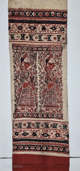 Ceremonial "Maa" Textiles Depicting Celestial Musicians, Hand Block-Printed on thick Cotton, Made in Indonesia for the Local Market.
Exported to the South-East Asian Market.
Toraja people (Sulawesi, Indonesia).

C.1900-1925.
Its size is 34cmX205cm (20230218_142943).
      
