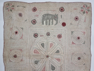 An Very Fine Folk Embroidery Kantha Quilted and embroidered cotton kantha Probably From East Bengal(Bangladesh) region, India.

C.1875 -1900

Its size is 78cmX98cm(20221226_150052).            