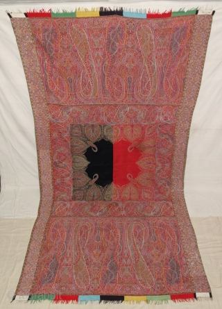 Highly Sikh Period Jamawar Long Shawl with double colour Middle, From Kashmir, India.C.1820-1850.Its Size is 143cmx280cm (DSC07719).
                