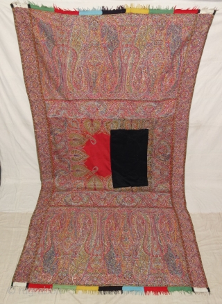 Highly Sikh Period Jamawar Long Shawl with double colour Middle, From Kashmir, India.C.1820-1850.Its Size is 143cmx280cm (DSC07719).
                