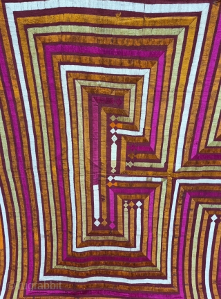 An Unique and Rare Bhul Bhalaya Bagh-Phulkari From East (Punjab) India.

Floss Silk on Hand Spun Cotton khaddar Cloth.

Late 19th Century.

Its size is 125cmX225cm(20230325_123424).          