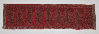 Very Unique And Rare Palledar Fragment of Kani Jamawar, From Kashmir, India.

C.1810-1820.

Its Size is 35cmx125cm.

Total 9 Butas, Size of Butas is 12cX26cm (20230405_143855)          