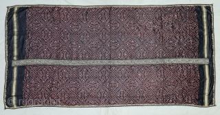 A Very Rare Khoja bandhni (Tie and Dye) Odhani on Gajji-Silk with Real Zari Border,This Particular bandhni is from south Kutch, Kutch Gujarat, India. Its size is 90cmX185cm. C.1850 (20210413_111007).    