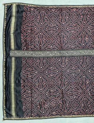 A Very Rare Khoja bandhni (Tie and Dye) Odhani on Gajji-Silk with Real Zari Border,This Particular bandhni is from south Kutch, Kutch Gujarat, India. Its size is 90cmX185cm. C.1850 (20210413_111007).    