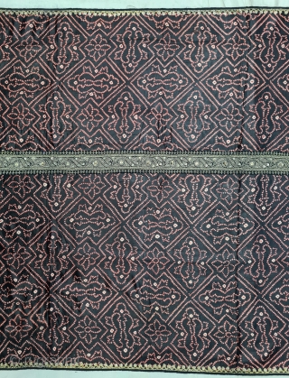 A Very Rare Khoja bandhni (Tie and Dye) Odhani on Gajji-Silk with Real Zari Border,This Particular bandhni is from south Kutch, Kutch Gujarat, India. Its size is 90cmX185cm. C.1850 (20210413_111007).    