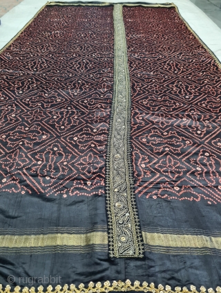 A Very Rare Khoja bandhni (Tie and Dye) Odhani on Gajji-Silk with Real Zari Border,This Particular bandhni is from south Kutch, Kutch Gujarat, India. Its size is 90cmX185cm. C.1850 (20210413_111007).    