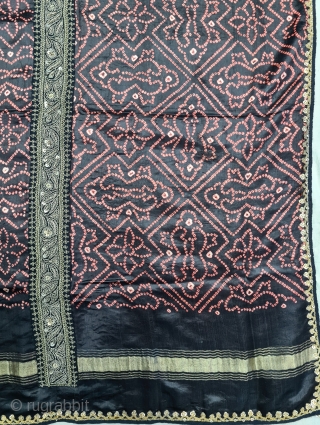 A Very Rare Khoja bandhni (Tie and Dye) Odhani on Gajji-Silk with Real Zari Border,This Particular bandhni is from south Kutch, Kutch Gujarat, India. Its size is 90cmX185cm. C.1850 (20210413_111007).    