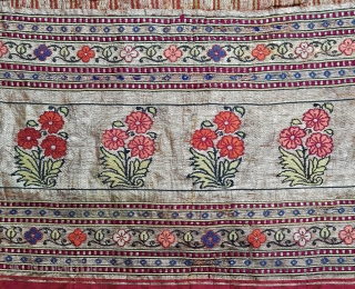 Very Rare Ashavali Floral Large Size Dupatta (Odhana) From Ahmedabad.Gujarat. India.

C.1825-1850.

Silk Woven With Silver-Gilt Badla and Discontinuous Silk-Pattern Weft.

Its size is 180cmX245cm.           