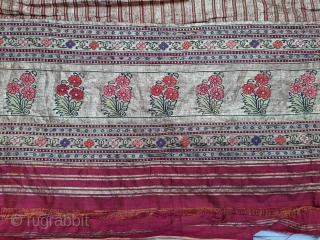 Very Rare Ashavali Floral Large Size Dupatta (Odhana) From Ahmedabad.Gujarat. India.

C.1825-1850.

Silk Woven With Silver-Gilt Badla and Discontinuous Silk-Pattern Weft.

Its size is 180cmX245cm.           