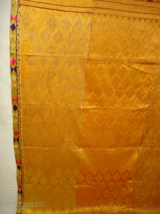 Phulkari From West(Pakistan)Punjab. India.known As Vari-Da-Bagh ,With Rare influence of Change of Embroidery Threads with One Side Borders(DSC08722)
               