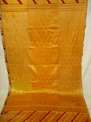 Phulkari From West(Pakistan)Punjab. India.known As Vari-Da-Bagh ,With Rare influence of Change of Embroidery Threads with One Side Borders(DSC08722)
               