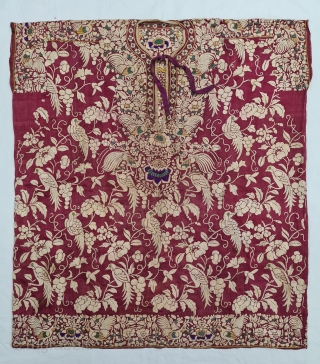 Chakli Nu Jhablu , Parsi Jhabla or Jhablo (Blouse) From Surat Gujarat India. The ‘four over, under one satin weave is embroidered with Birds and Flowers Jaal design.This kind of Jhabla's  were  ...