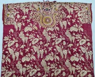 Chakli Nu Jhablu , Parsi Jhabla or Jhablo (Blouse) From Surat Gujarat India. The ‘four over, under one satin weave is embroidered with Birds and Flowers Jaal design.This kind of Jhabla's  were  ...