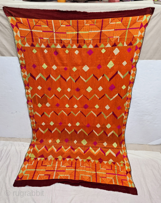 An Unique lehariya Wave Design , Bagh-Phulkari From East (Punjab) India. Floss Silk on Hand Spun Cotton khaddar Cloth.

Late 19th Century.

Its size is 138cmX225cm (20250425_160950).        