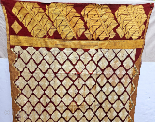 Chand Bagh , Phulkari From West(Pakistan) Punjab. India. India. untwisted Floss silk on hand spun (Halwan) cotton ground cloth.

Early 19th Century (20250425_160311).
           