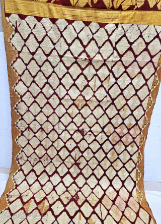 Chand Bagh , Phulkari From West(Pakistan) Punjab. India. India. untwisted Floss silk on hand spun (Halwan) cotton ground cloth.

Early 19th Century (20250425_160311).
           