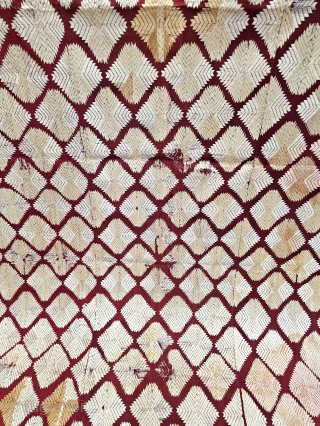 Chand Bagh , Phulkari From West(Pakistan) Punjab. India. India. untwisted Floss silk on hand spun (Halwan) cotton ground cloth.

Early 19th Century (20250425_160311).
           
