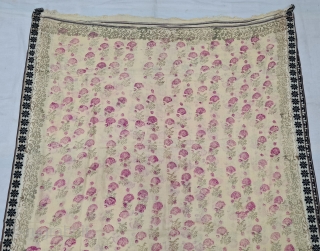 Floral Chintz Block Print, Kalamkari Yardage ,  Hand-Drawn Mordant-And Resist-Dyed Fine Cotton, From Rajasthan India. India.

C.1875-1900.


Its size is 108cmX436cm (20220517_123539).
            