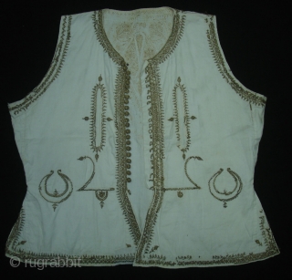 Man’s waistcoat(Sadri/Bandi),Zari (real) embroidered on muslin cotton,From Deccan South, India.Its size is L-46cm,W-46cm. Its set with Man's robe(angarkha)DSC06946 New.              