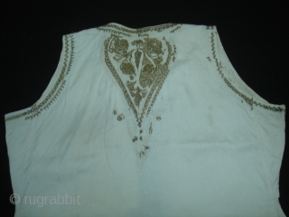Man’s waistcoat(Sadri/Bandi),Zari (real) embroidered on muslin cotton,From Deccan South, India.Its size is L-46cm,W-46cm. Its set with Man's robe(angarkha)DSC06946 New.              