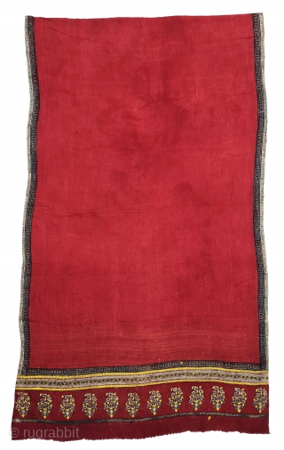 A Very Rare Block Print Lahariya Design Saree, Wood Block And Hand-Drawn, Mordant- And Resist-Dyed Khadi Cotton, From Gujarat, India. India.

c.1875-1900. 

Its size is 115cmX410cm(20220524_161034).        