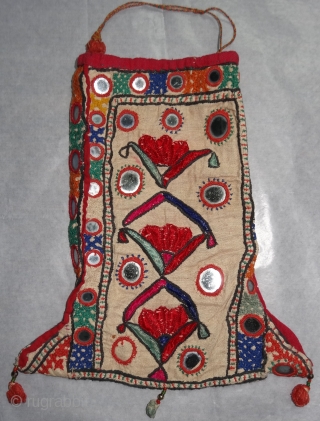 Dowry Bujki Bag From Sindh Region of Pakistan, India.Cotton Embroidered with Silk, Its size is 14cmX24m(DSC03292 New).                