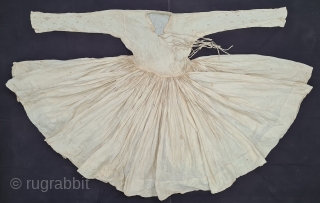 Mughal Jama Costume fine Muslin Cotton without lining With Badla Work, probably used during the summer months, From Uttar Pradesh. North-India. India.
Worn by Royal Nawab Muslims Family Of Lucknow.

C.1900

Its size is L-130cm,  ...