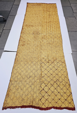 Yellow Bagh Small Size , Phulkari From West(Pakistan) Punjab. India. India. untwisted Floss silk on hand spun (Halwan) cotton ground cloth.

Early 19th Century.

Its size is 88cmX275cm (20240603_153105).      