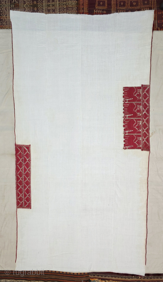 Exceptional Thirma Bagh Phulkari – East (Pakistan) Undivided Punjab India.

An exceptionally rare and elegant Thirma Bagh Phulkari from the Punjab region, handwoven on a fine ivory-white khaddar ground and meticulously embroidered with  ...