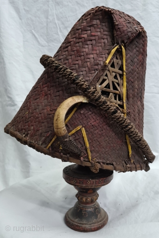 Hat, Naga People, Kalyo-Kengyu ethnics group, Northeastern India.
Cane, A red-dyed woven cane conical-shaped warrior's interwoven in typical fashion. There may have been a boar's tusk attached to the front.
Early to mid-20th century.
Its  ...