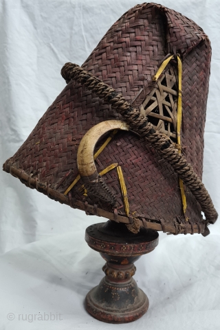 Hat, Naga People, Kalyo-Kengyu ethnics group, Northeastern India.
Cane, A red-dyed woven cane conical-shaped warrior's interwoven in typical fashion. There may have been a boar's tusk attached to the front.
Early to mid-20th century.
Its  ...