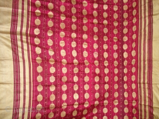 Dupatta handwoven fuchsia silk with zari (Real Silver) from Varanasi, Uttar Pradesh , India. C.1900. Good condition. Its size is 178cmX238cm(DSC05626 New).

           