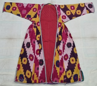 Very Fine Quality Ikat chapan, Silk and cotton Uzbekistan. With Roller Print Inside. late 19th century. Its size is W-85cm, L-127cm,S-27cmX60cm(20220705_152228).            