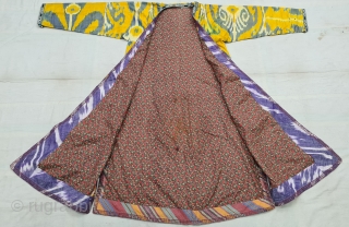 Very Rare And Fine Quality Ikat chapan, Silk and cotton Uzbekistan. With Roller Print Inside.

C.19th century. 

Its size is W-65cm, L-130cm,S-23cmX63cm(20220705_152944).            