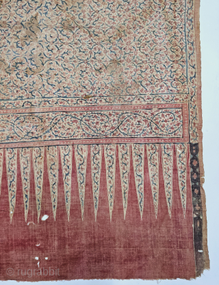 Floral Chintz Kalamkari , Hand-Drawn Mordant-And Resist-Dyed Cotton,

From Coromandel Coast South India. India.

C.1825 - 1850.

Exported to the South East Asian Markets.

Its size is 98cmX345cm (20240705_160434).        