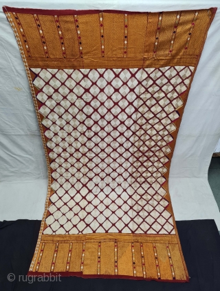 Chand Bagh Phulkari From West(Pakistan) Punjab. India. India. untwisted Floss silk on hand spun Brown cotton ground cloth. Early 19th Century.
Its size is 130cmX260cm(20210713_125213).         