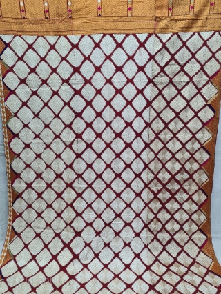 Chand Bagh Phulkari From West(Pakistan) Punjab. India. India. untwisted Floss silk on hand spun Brown cotton ground cloth. Early 19th Century.
Its size is 130cmX260cm(20210713_125213).         