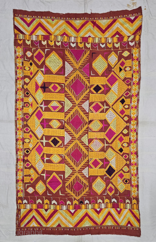 An Unique And Rare Design Folk Darshan Dwar, Phulkari-Bagh From East (Punjab) India.

Floss Silk on Hand Spun Cotton khaddar Cloth.

C.1875-1900.

Its size is 128cmX225cm (20250719_165051). Please Email Me At Kutcharts1@gmail.com
    