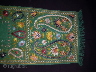 Delhi-work Mans stole, From Delhi India.C.1900. Pashmina with Silk Embroidery.Its size is 26cmX150cm. Good Condition.Please ask for more Detail Pictures (170218 New).           