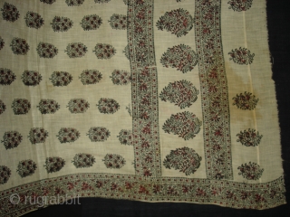 Floral Block Printed Cotton Odhanai From Baghru,District of Rajasthan,India.Its size is 112X220cm(DSC04826 New).                    