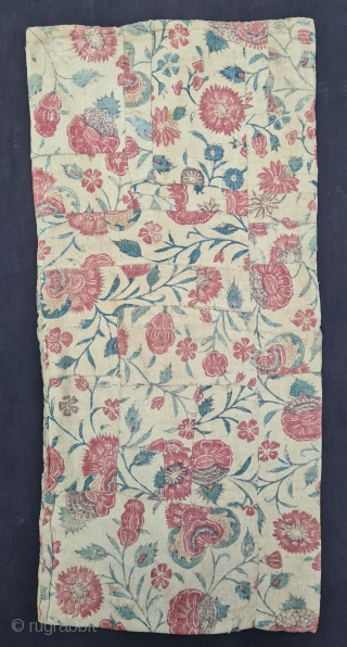 Floral Chintz Kalamkari Sutra Book Cover Bag,  Hand-Drawn Mordant-And Resist-Dyed Cotton,From Coromandel Coast South India. India. 

 C.1720-1740.

Exported to the European (Dutch Market) Market.

Its size is 27cmX58cm(20210810_151709).     