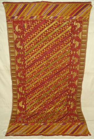 Phulkari From East(Punjab) India.Known Sarpallu Phulkari. Very rare influence of showing Ducks both sides(DSC02714 New).
                  