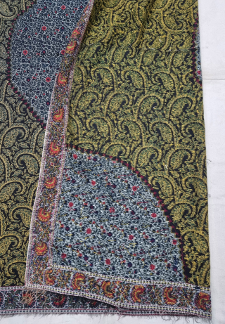 An Rare Floral Design Kani Moon Shawl From Kashmir, India.
C.1835-1850.

Its Size is 172cmx175cm (20240110_132444)                    