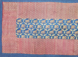 Rare Pichwai Panel of Elephant and the Horses,
Real Zari Brocade Weaving on the Silk From Jamnagar Gujarat India.

C.19th Century.

Its size is 50cmX145cm (20240815_164147).          