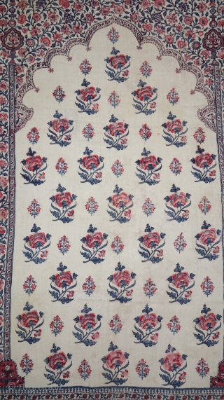 Floral Chintz Kalamkari of Jainamaz style, Hand-Drawn Mordant-And Resist-Dyed Cotton,From Coromandel Coast South India. India. Made for Persian Market,C.1750-1800. Its size is 87cmX132cm(DSC09281).
          
