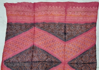 Tie and Dye (Bandhani) Dupatta (Odhani)  with Wave - Design,  
Tie dyed ( resist dyed ) on the Muslin Cotton, from Shekhawati District of Rajasthan. India. 

C.1900 -1925.

Its size is  ...