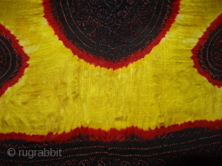 Ceremonial Tie and Dye Odhani known as Kumbhi,Tie and Dye Work on the Gajji-Silk From Kutch Region of Gujarat, India. C.1900. Its size is 145cmX160cm(DSC03619 New).
       