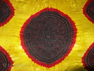 Ceremonial Tie and Dye Odhani known as Kumbhi,Tie and Dye Work on the Gajji-Silk From Kutch Region of Gujarat, India. C.1900. Its size is 145cmX160cm(DSC03619 New).
       