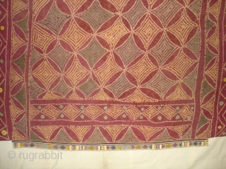 Single Bandh Tie and Dye Odhani From Shekhawati District of Rajasthan. India.Its Very rare Single Bandh Tie and Dye Odhani. Natural Colours On the Khadi Cotton.C.1900.Its size is 135CmX180cm(DSC04949 New).
   